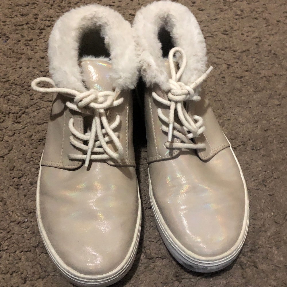 This shoes don’t fit me anymore